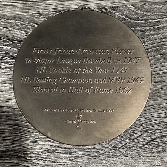 Hallmark | Baseball Heroes: Jackie Robinson (1997) - Keepsake Ornament - Picture 9 of 11
